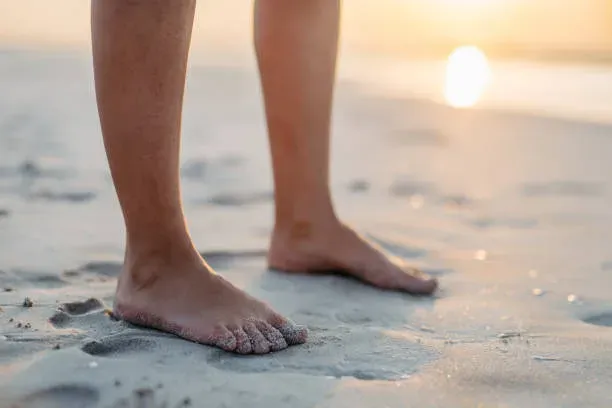 Etre ancré permet de cesser les prises de tête et de se relier à la terre, au corps, et de vivre l’instant présent